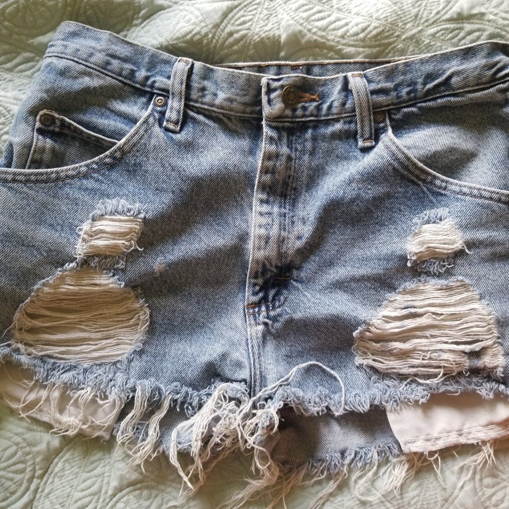 distressed high-waisted Wrangler shorts